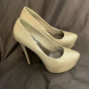 Steve Madden 7.5 Dalya Nude Pump Patent Leather